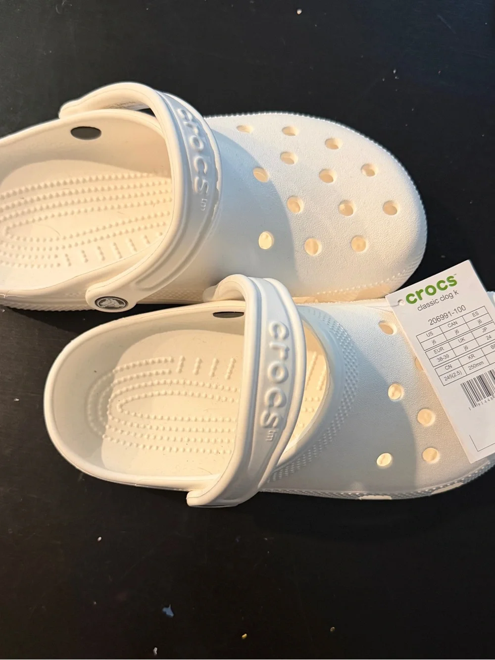 Crocs Classic Clog in White, NWT